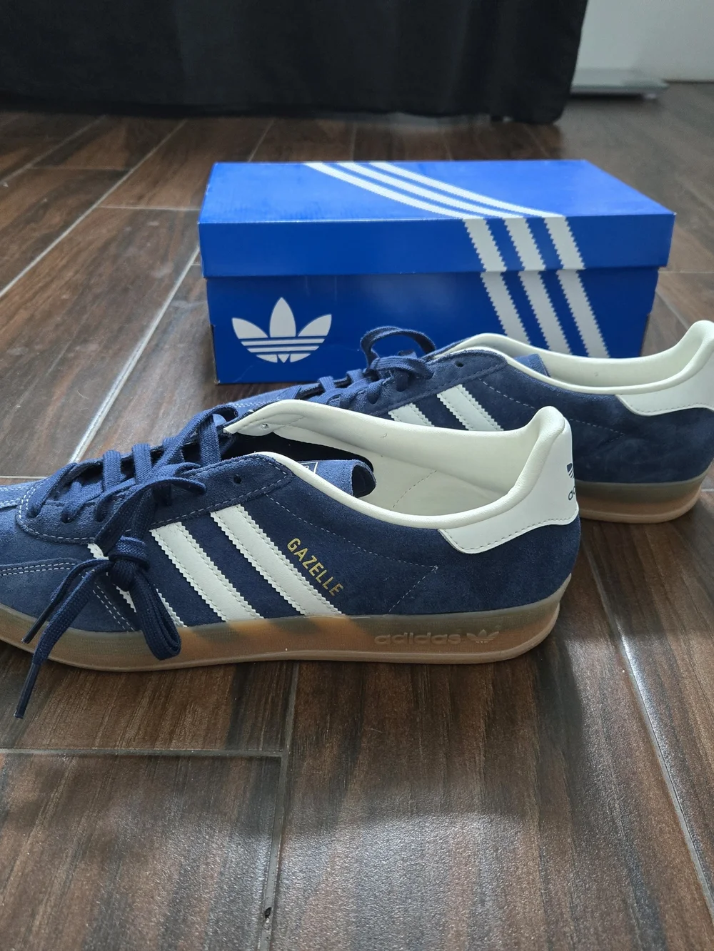 NWT Size 10 Adidas Gazelle Men's Blue And White Suede Sneakers